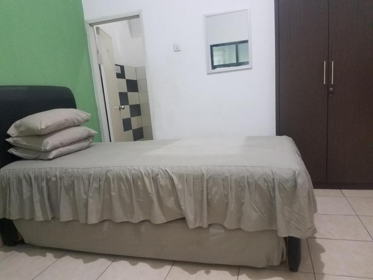 Cendrawasih Syariah Homestay Bandar Lampung Luaran gambar
